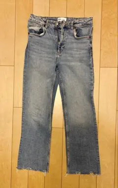 ZARA カットオフ ストレートデニムパンツのサムネイル
