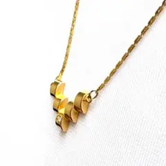 【刻印】蒲鉾型段違い 立体V字形 ゴールド ペンダント ネックレス