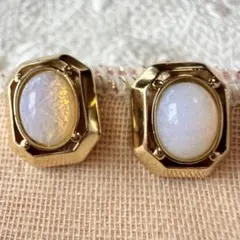 AVON ヴィンテージイヤリング　オパール調ゴールド 八角小ぶり　桜色