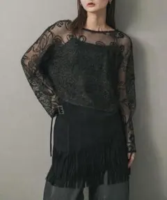 SENSE OF PLACE ブラック 花柄レース クロップドトップスのサムネイル