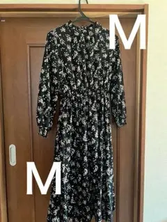 ハニーズ　花柄ワンピース　Ｍ