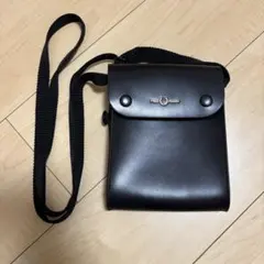 FRED PERRY ショルダーバッグ ブラックのサムネイル