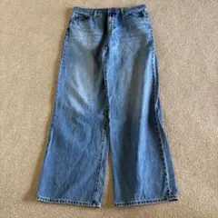 UNIQLO ワイド　ストレートデニム ライトブルー　サイズ28