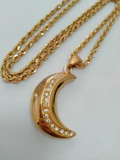 三日月　ムーン　モチーフ　ペンダント　トップ　ロング　ネックレス　ゴールドカラー