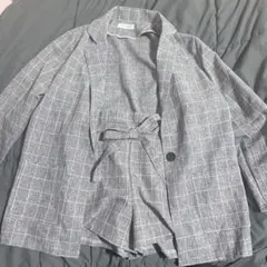 グレー系チェック柄ジャケットとショートパンツセット