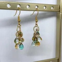 多色ビーズのフラワーデザインピアス