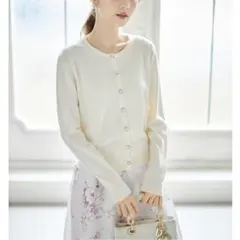 【新品】トッコクローゼット 保湿シアバター加工♪ビジュー釦ニットカーディガン 白