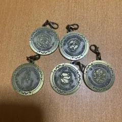 まどマギ　メタルチャーム　5個まとめ　キュゥべえ　マギアレコード まどマギ メタルチャーム 5個まとめ キュゥべえ マギアレコード - メルカリ