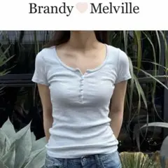Brandy Melville ヘンリーネック Tシャツ ホワイト 半袖のサムネイル