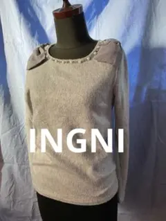 イング　肩に大きなリボンをあしらったグレーのニットセーター　美品