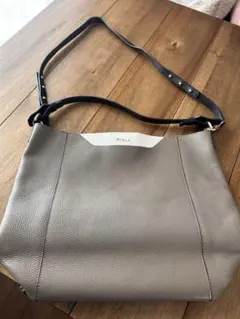 FURLA レザーショルダーバッグ グレー/ホワイト