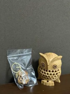 スカシ彫りふくろう❤️透かし彫りフクロウ 木製 木彫り 縁起物 不苦労キーホルダー