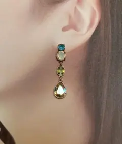 マルチカラー ビジュー ドロップピアス（スワロフスキー®️使用）