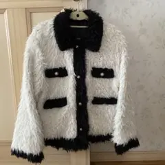 ホワイト・ブラック ファーコート パールボタン付き