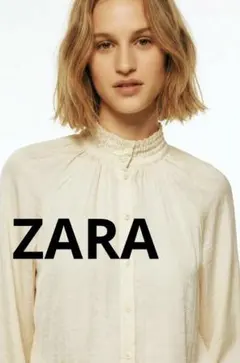 ZARA ハイネックサテンブラウス 長袖 エクリュ アイボリーのサムネイル