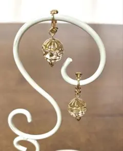 ゴールド×クリアボールイヤリング｜アンティーク風　金属アレルギー対応