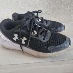 Under Armour ブラック スニーカー　23.5㎝