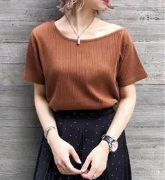 PAGEBOY オフショル　Tシャツ　ブラウンのサムネイル