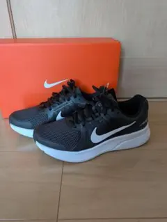 新品 NIKE スニーカー ブラック ホワイト レジェンドエッセンシャル 