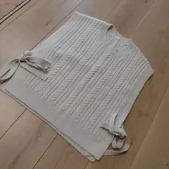 アイボリー ニットベスト リボン付き