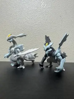 【ブラック/ホワイトキュレム】立体ポケモン図鑑BW 2012年劇場版 ブラック/ホワイトキュレム】立体ポケモン図鑑BW 2012年劇場版 - メルカリ