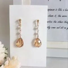 揺れるパールクリスタルドロップイヤリング　シンプル大人可愛い　ノンホールピアス