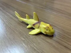 サメ フィギュア 黄色 海洋生物 ミニフィギュアのサムネイル