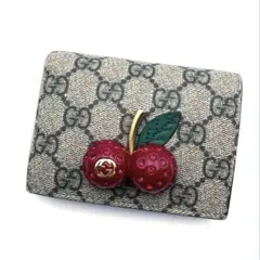 美品✨グッチ◇チェリーモチーフコンパクト二つ折り財布　スプリームPVC赤レザー