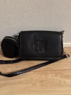 Calvin Klein ブラックショルダーバッグ