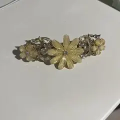 花モチーフ ヘアクリップ イエロー