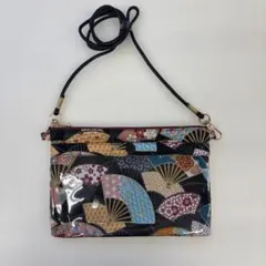 スマホポーチ　和柄　扇子柄　黒　スマホショルダー　お散歩用ポーチ　お祭りポーチ