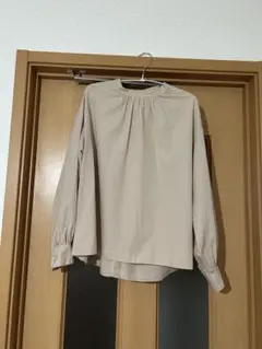 ユニクロ ベージュ 長袖シャツ Mサイズ