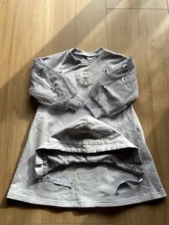 フード付きグレー刺繍ワンピース