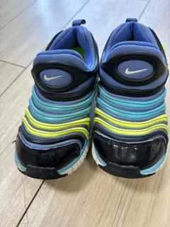Nike ダイナモフリー　19cm
