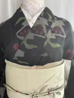 【昭和ロマン】紗の夏着物 黒地 レトロモダンな大柄模様 バチ衿のサムネイル