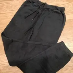 黒いスウェットパンツ (ドローストリング付き)