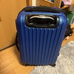 青いハードシェルキャリーケースのサムネイル