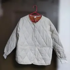 ベージュのキルティングジャケット