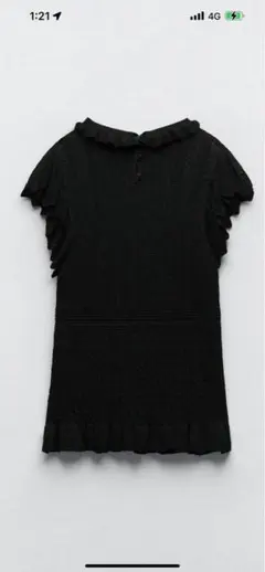 フリル付きブラックニットトップス 半袖