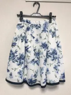 春夏用　ネイビー花柄スカート　美品