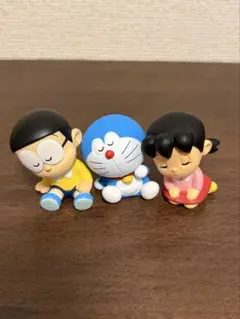 ドラえもん　肩ズンFig 3つセット　ガチャガチャ