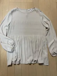 新品未使用　UNIQLO ベージュ フリルデザイン 長袖ブラウス・M