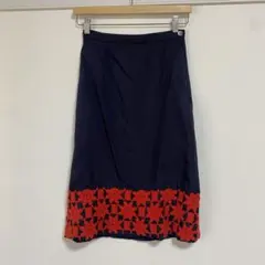 コムデギャルソン 赤い花柄刺繍 タイトスカート ネイビーのサムネイル
