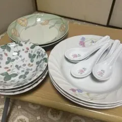 花柄プレートとレンゲの食器セットのサムネイル