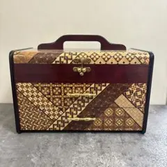 Item thumbnail for item 2ebcc0ff-64bd-474e-b568-a325f2fac122