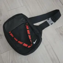 Nike 黒 ショルダーバッグ　ボディバッグ