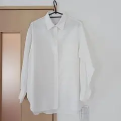 【美品】テチチ　レディース　ブラウス　長袖　フリーサイズ　白シャツ　MLのサムネイル