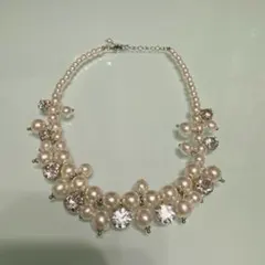 パールとクリスタルのビジュー付きネックレス
