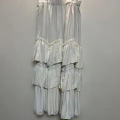 『earth』フリル付きオフホワイトロングスカート