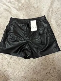 ＺＡＲＡ　ザラ　フェイクレザー　ショートパンツ